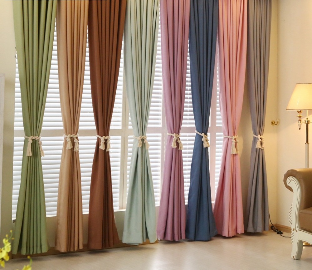 Разноцветные шторы в гостиную
